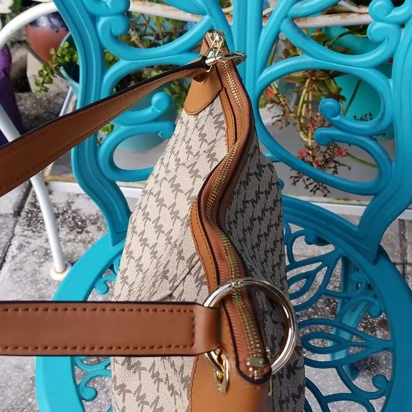 Michael Kors Beige/Brown Signature Coated Canvas and Leather Jet Set Hobo NWT - Picture 6 of 12